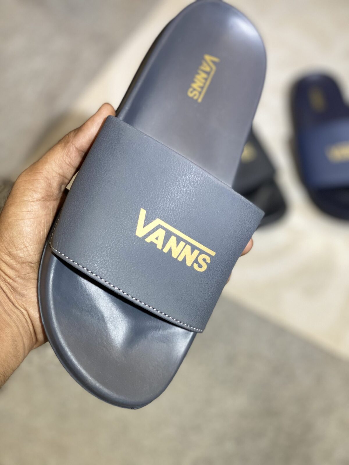 VS Comfy Runner Gray Slides