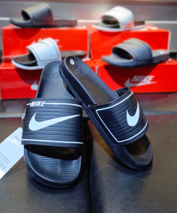 Nike Trending Black Slides
