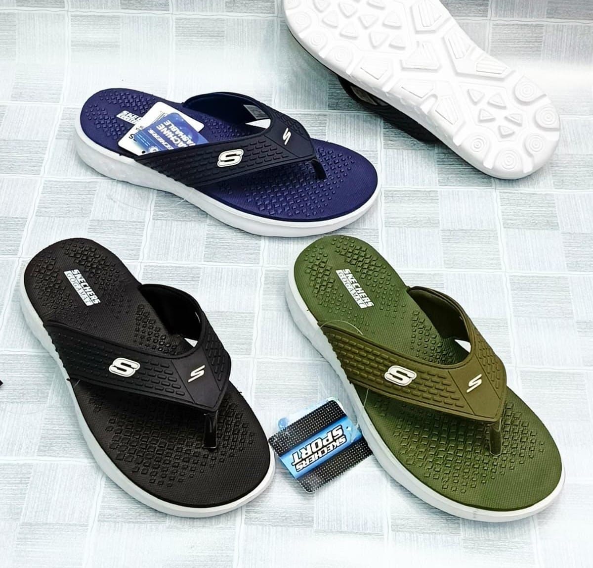 Skechers Goga Mat Cushion Black Slippers - Image 2