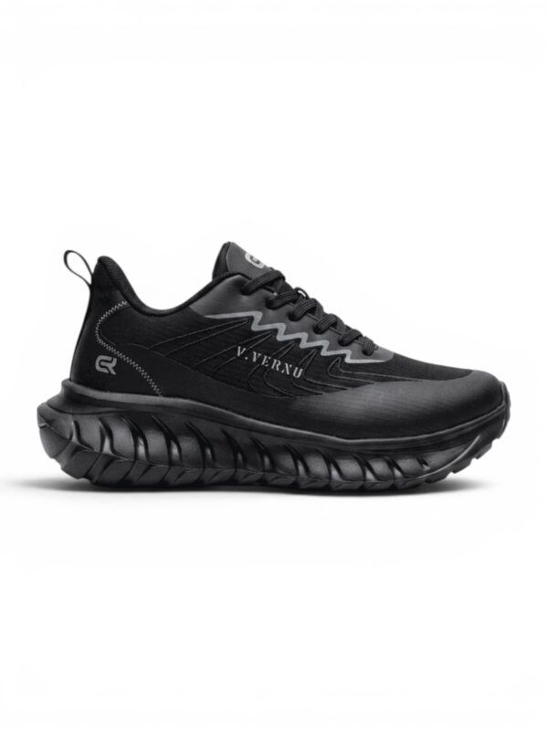 Sports shoes for men